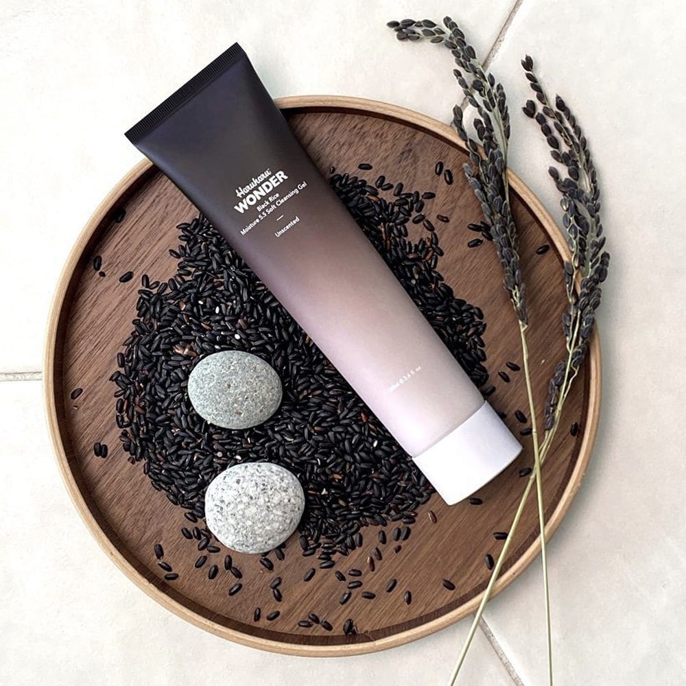 BLACK RICE MOISTURE 5.5 SOFT CLEANSING GEL